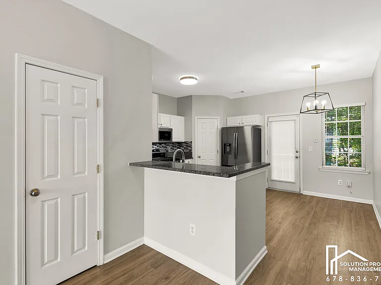 3160 Mill Springs Cir — Photo 8