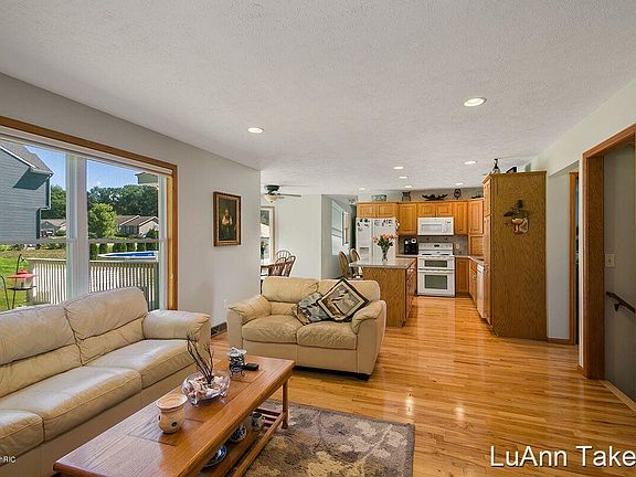 3rd image of 1345 Millwood Dr NE