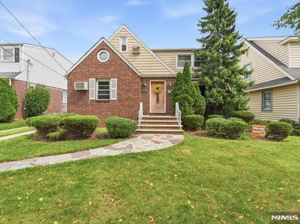 267 Lawrence Avenue, Hasbrouck Heights, NJ 07604