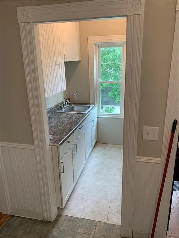 3 bed, 1.0 bath, 1109 sqft, $1,950 — Photo 4