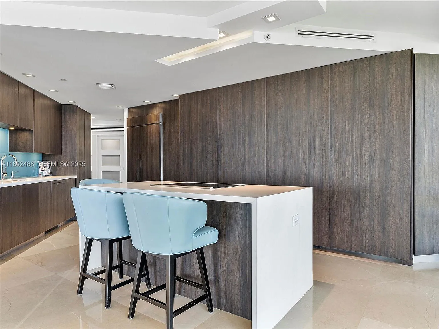 4000 Island Blvd — Photo 3