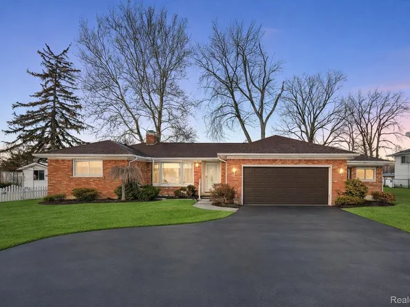 25651 S River Rd, Harrison Township, MI 48045