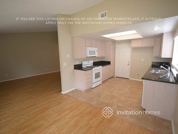 4th image of 1851 Rosedale Ave