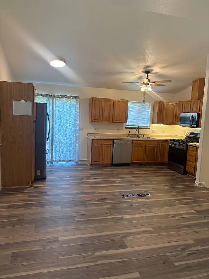 3 bed, 1239 sqft, $2,795 — Photo 2
