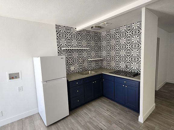 4th image of 119 W New York Ave APT 3