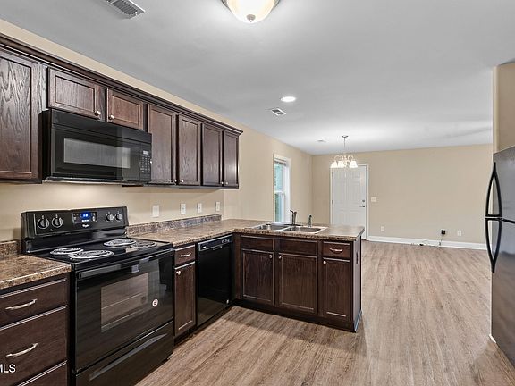 5th image of 2927 Watauga Rd #3