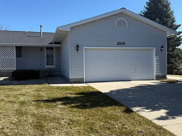 1019 Sweeney St, Mount Pleasant, MI 48858