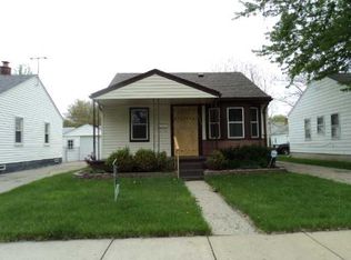 18949 Kingsville St, Harper Woods, MI 48225