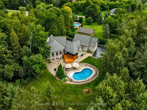 6196 Deermeadow Dr, Ottawa, ON K4P 1M9