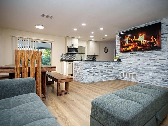 2nd image of 2719 Forest Knoll Dr