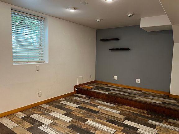 4th image of 2835 SE 25th Ave