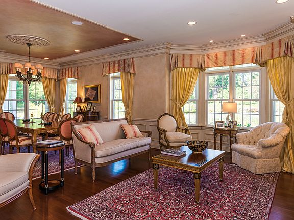 4th image of 11 Tillou Ct