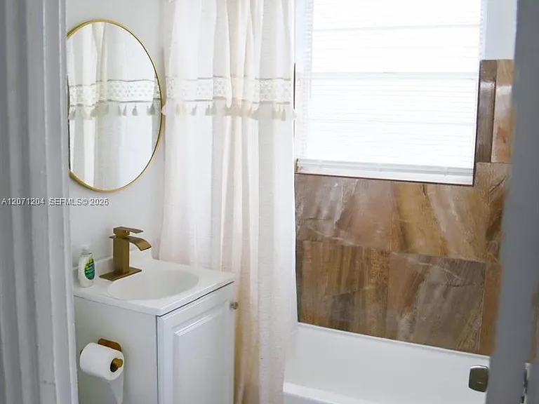 608 5th St #10 — Photo 10