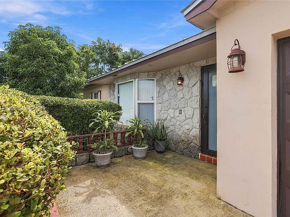 4th image of 6924 NW 9th St