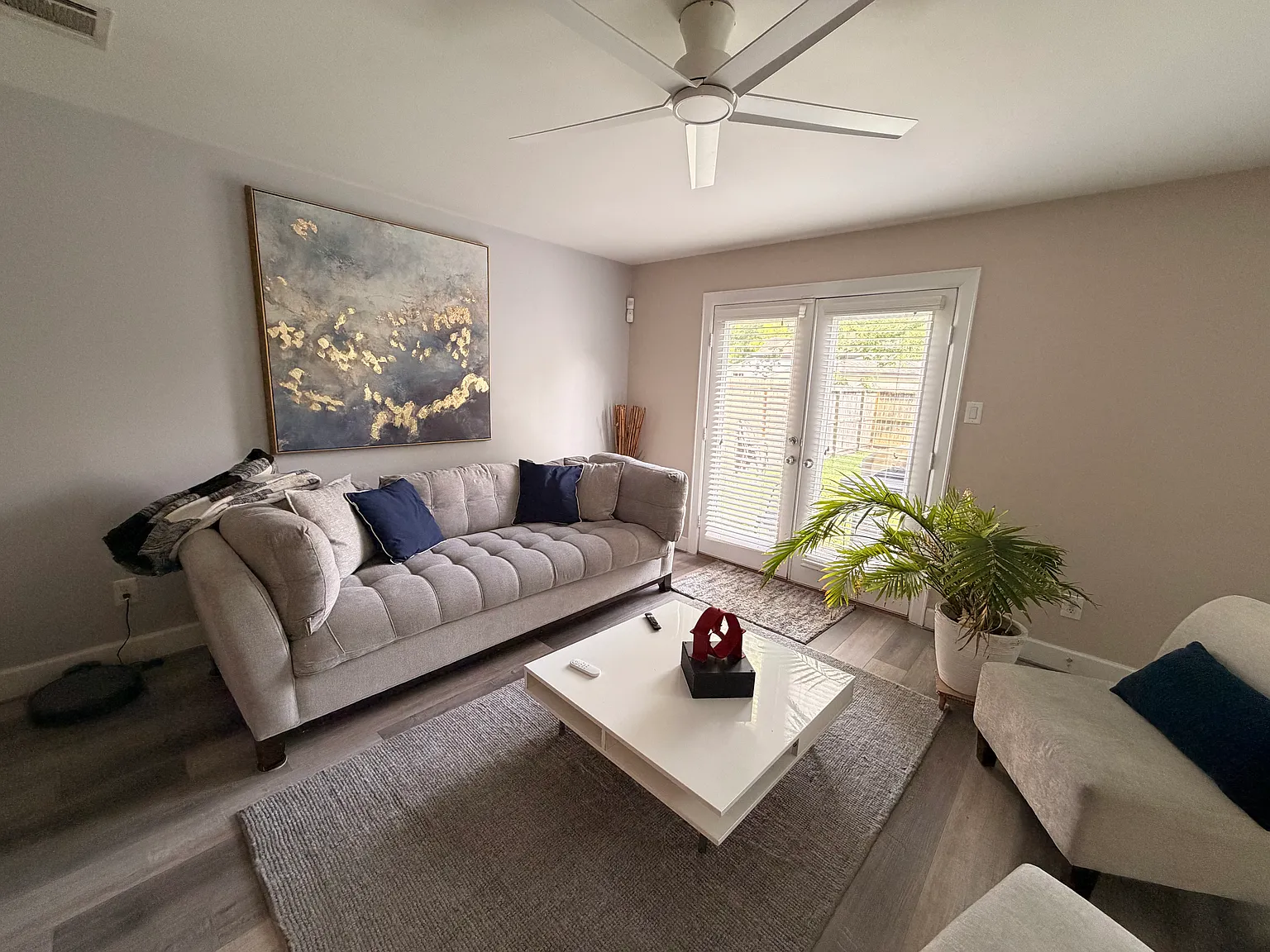 3 bed, 2.5 bath, 1592 sqft, $2,400 — Photo 2