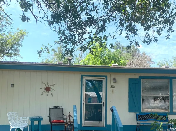 310 Dawnridge dr, Poteet, TX 78065