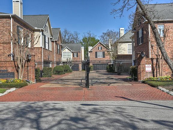 3rd image of 2710 N Sabine St APT 113