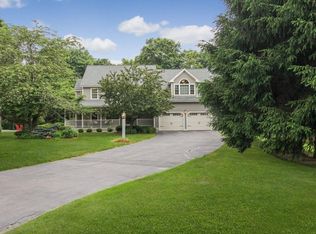 11 Olde Surrey Ln, Medway, MA 02053