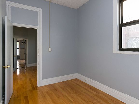 4th image of 72 Scholes St APT 4R