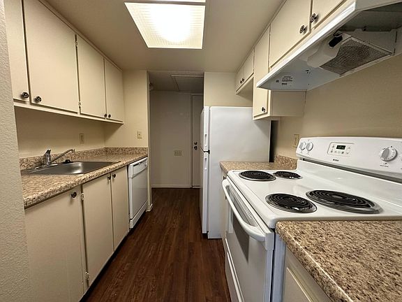 3rd image of 1031 Fulton Ave #159