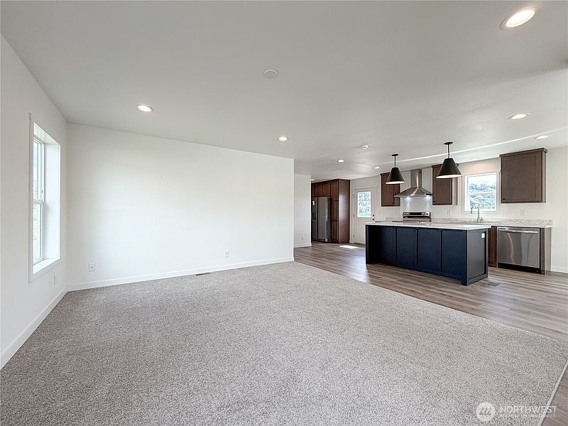 3rd image of 4561 Windemere Street