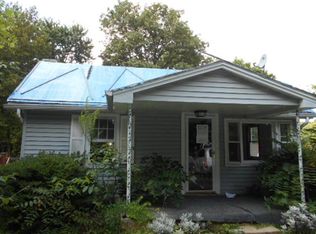 1977 N Charlotte St, Pottstown, PA 19464