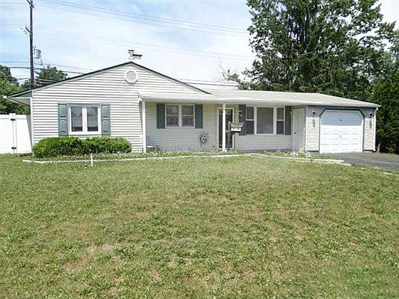 2nd image of 15 Graystone Ln