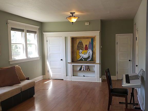 Non-staged livingrm