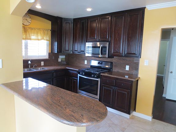 2nd image of 400 N Raywood Ave