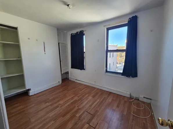 120 Kingsland Avenue image 2 of 6