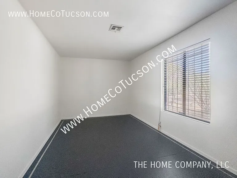 1610 E Water St — Photo 16