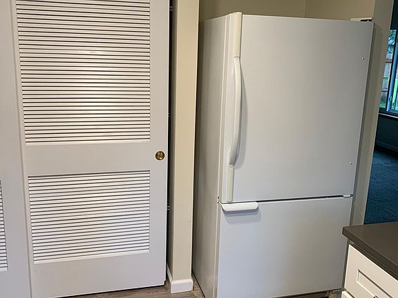 2nd image of 13815 NE 72nd Pl