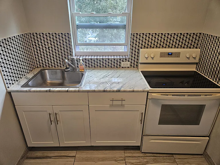 306 Turner St — Photo 18