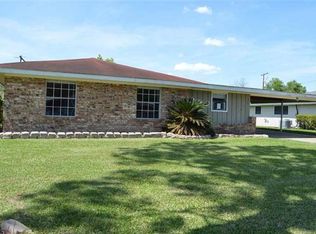 6321 Plaza St, Groves, TX 77619