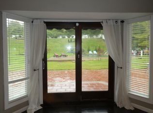 19 Cabriolet Ln, Melville, NY 11747