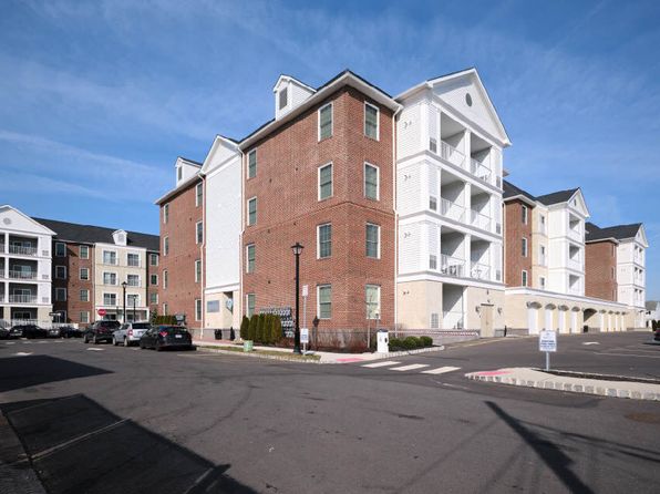 1 E Pearl St APT 406