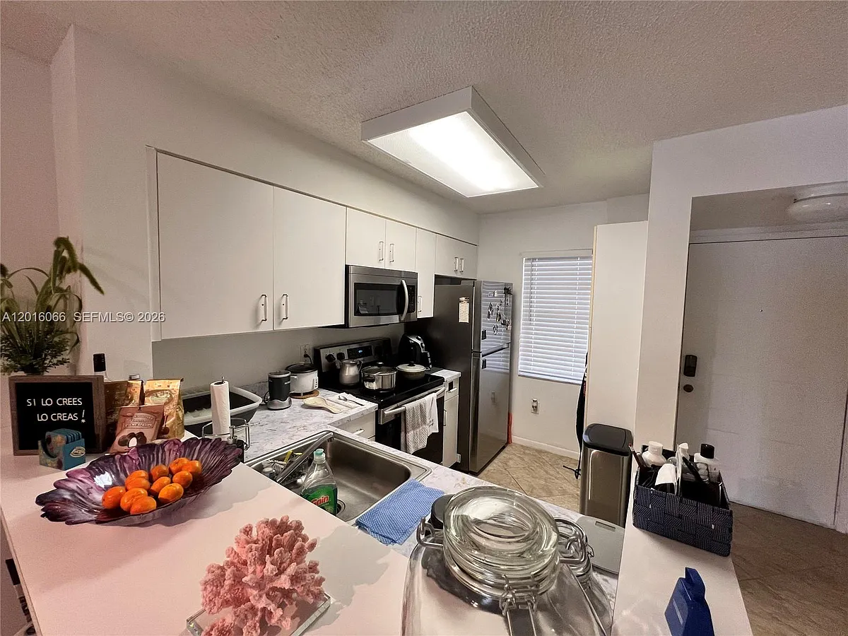 Building Photo - 2236 N Cypress Bend Dr #207