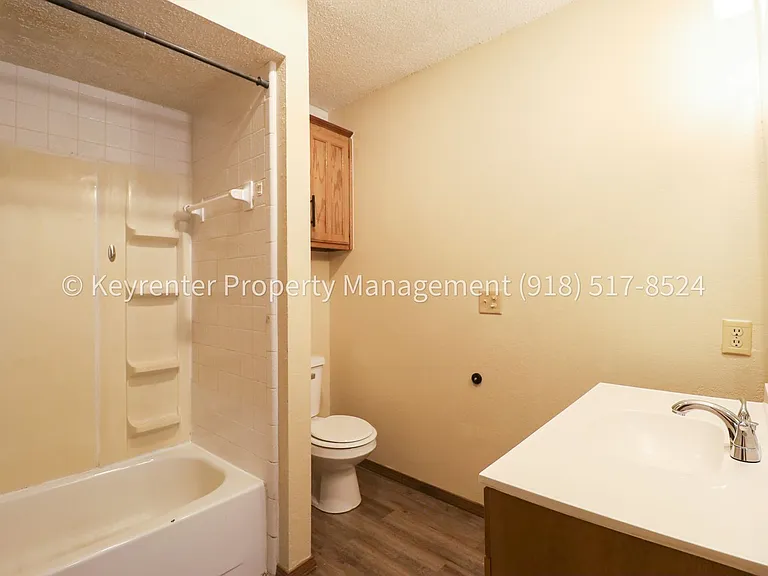 E 39th Pl Quadplex — Photo 16
