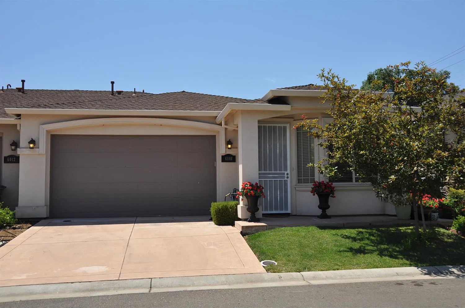 6008 Odelia Ln photo 1