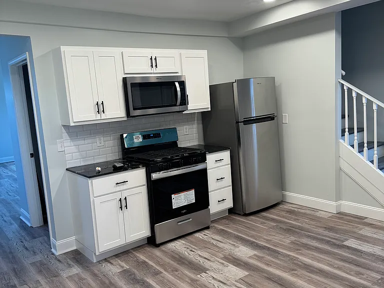 1226 Mount Vernon Ave — Photo 2