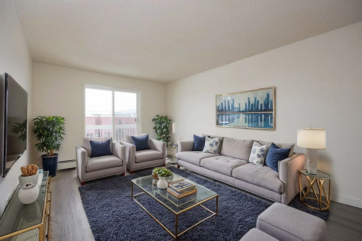 Chanteclair Apartments — Photo 3