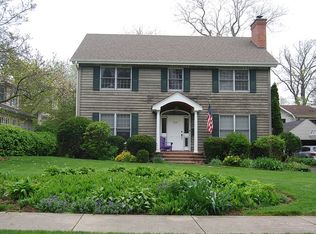 526 E Prospect Ave, Lake Bluff, IL