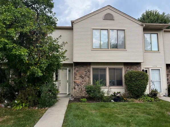 1632 Vermont Dr #4-2, Elk Grove Village, IL 60007