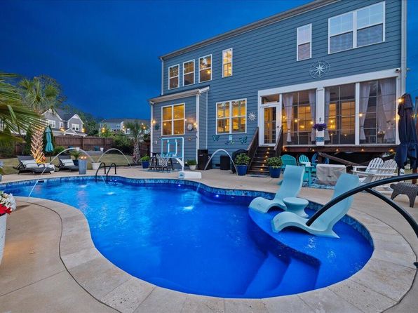 221 Obsidian Dr, Holly Springs, NC 27540