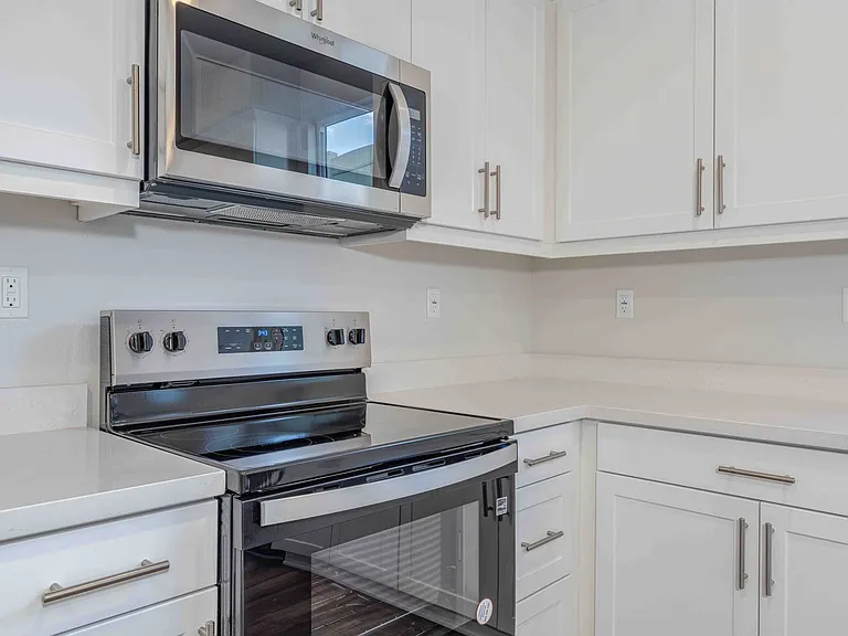 466 Meyer Pl — Photo 12