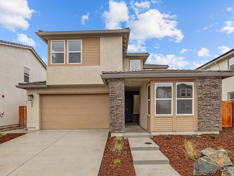 Mountaingate 47 Exterior