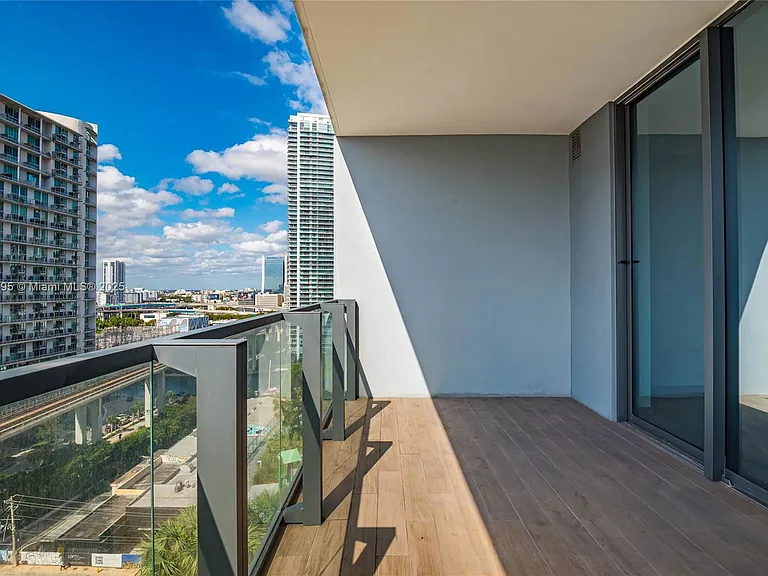 88 SW 7th St #1004 — Photo 35
