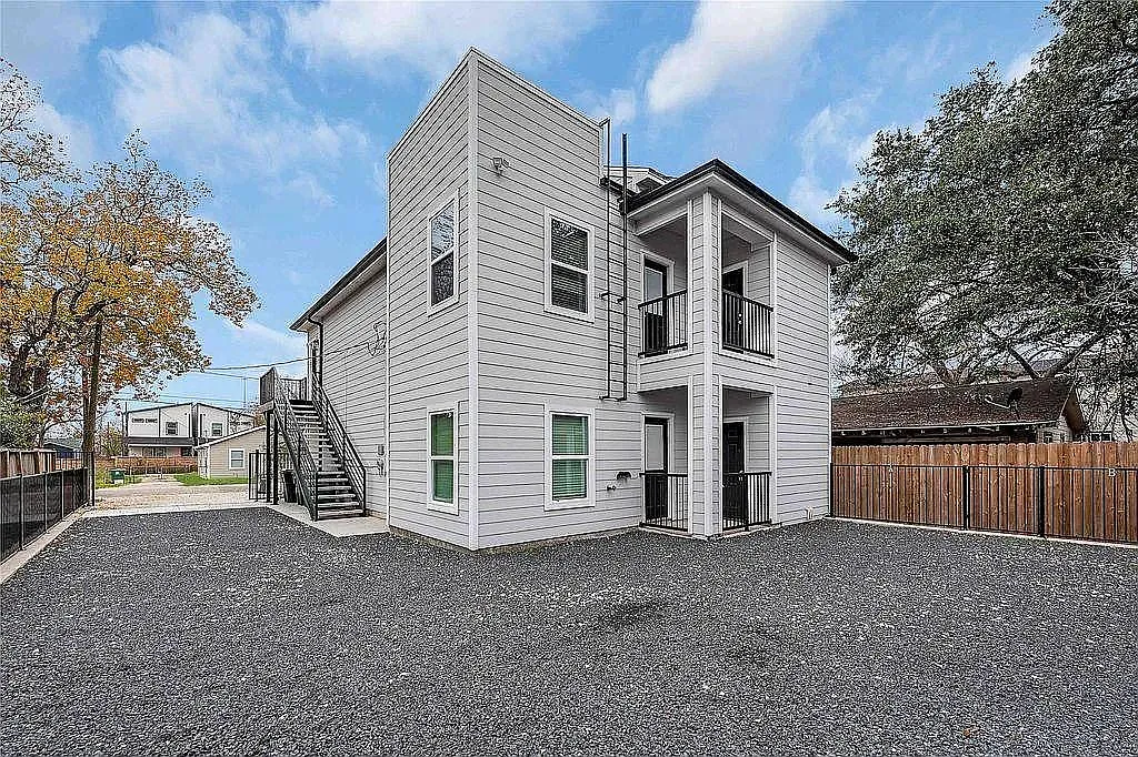 3 bed, 1200 sqft, $850 — Photo 1