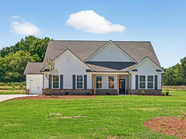 37 Cherokee Ct, Good Hope, GA 30641