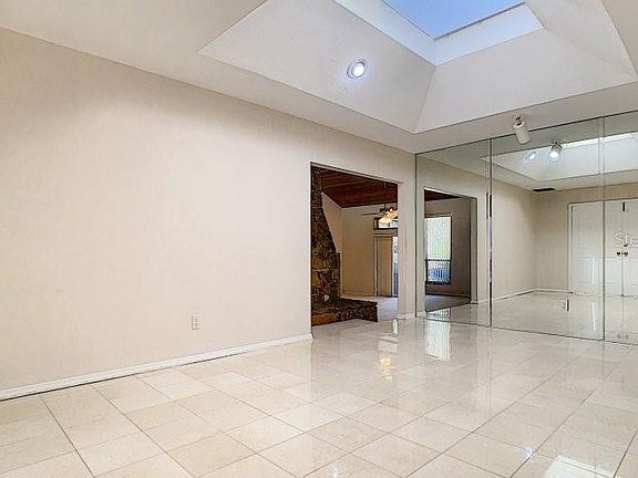 5th image of 100 Buttonwood Dr